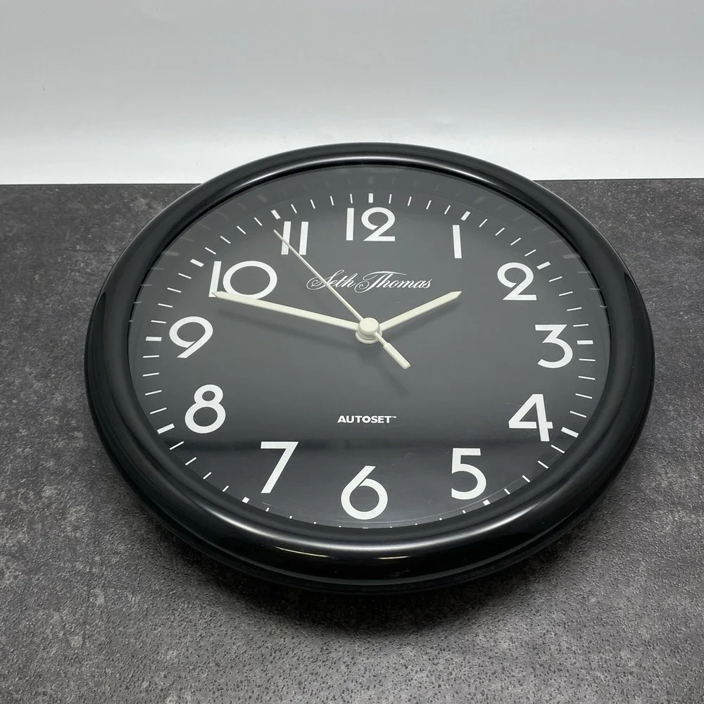Vintage Seth Thomas Auto Set Black & White Plastic Frame Wall Clock USA Movement